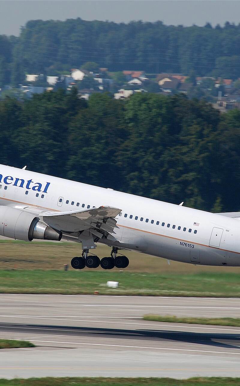 N76153 - Twin-engine aircraft