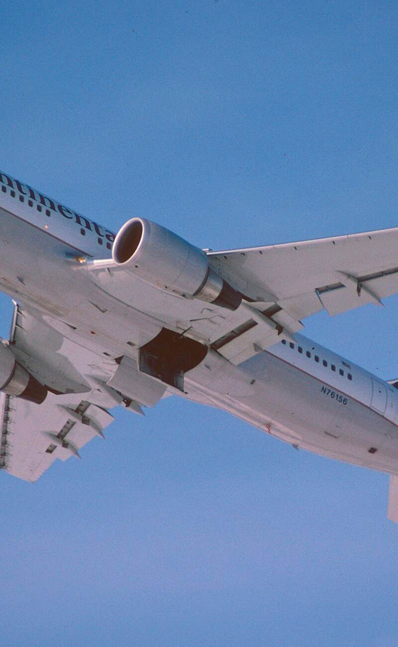 N76156 - Twin-engine aircraft
