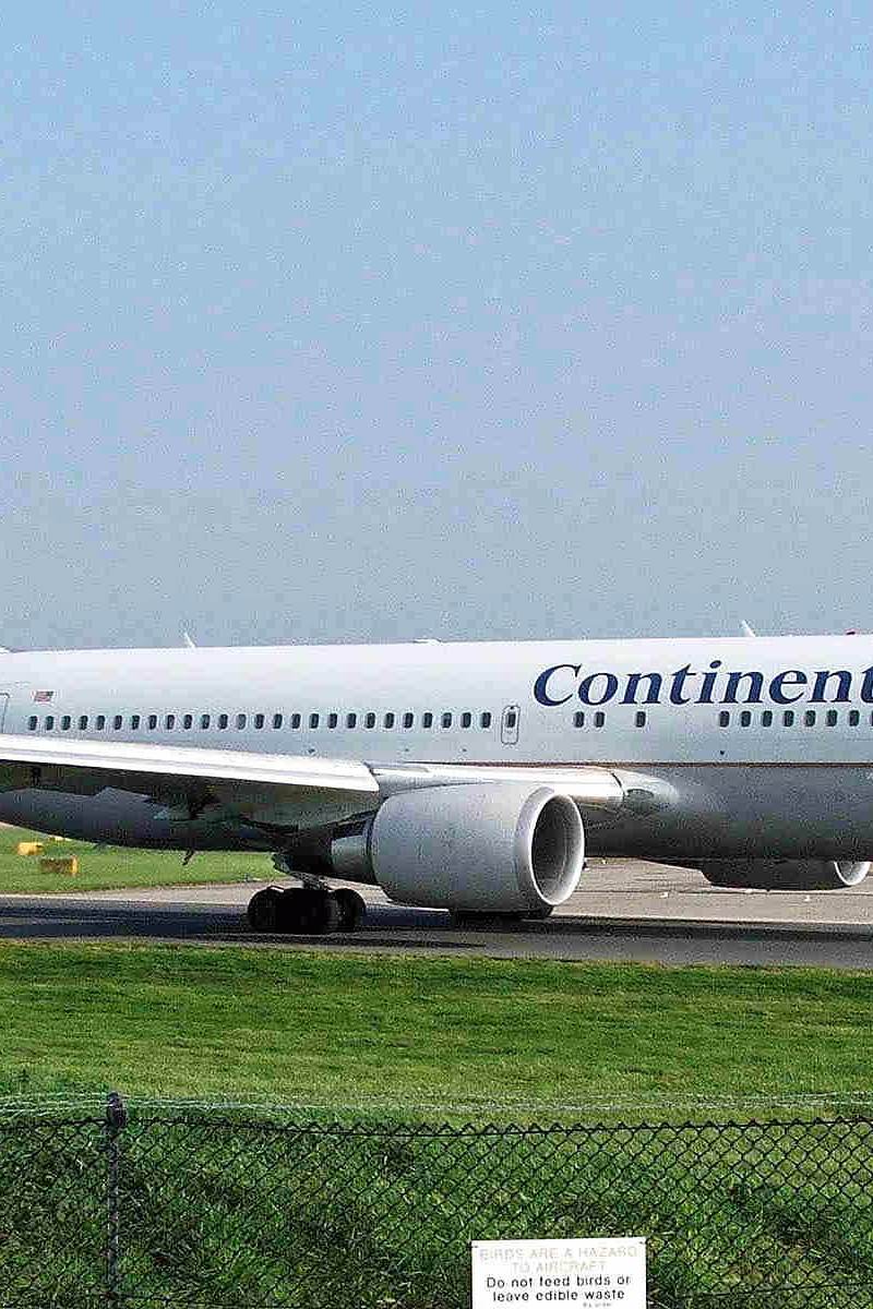 N76156 - Twin-engine aircraft