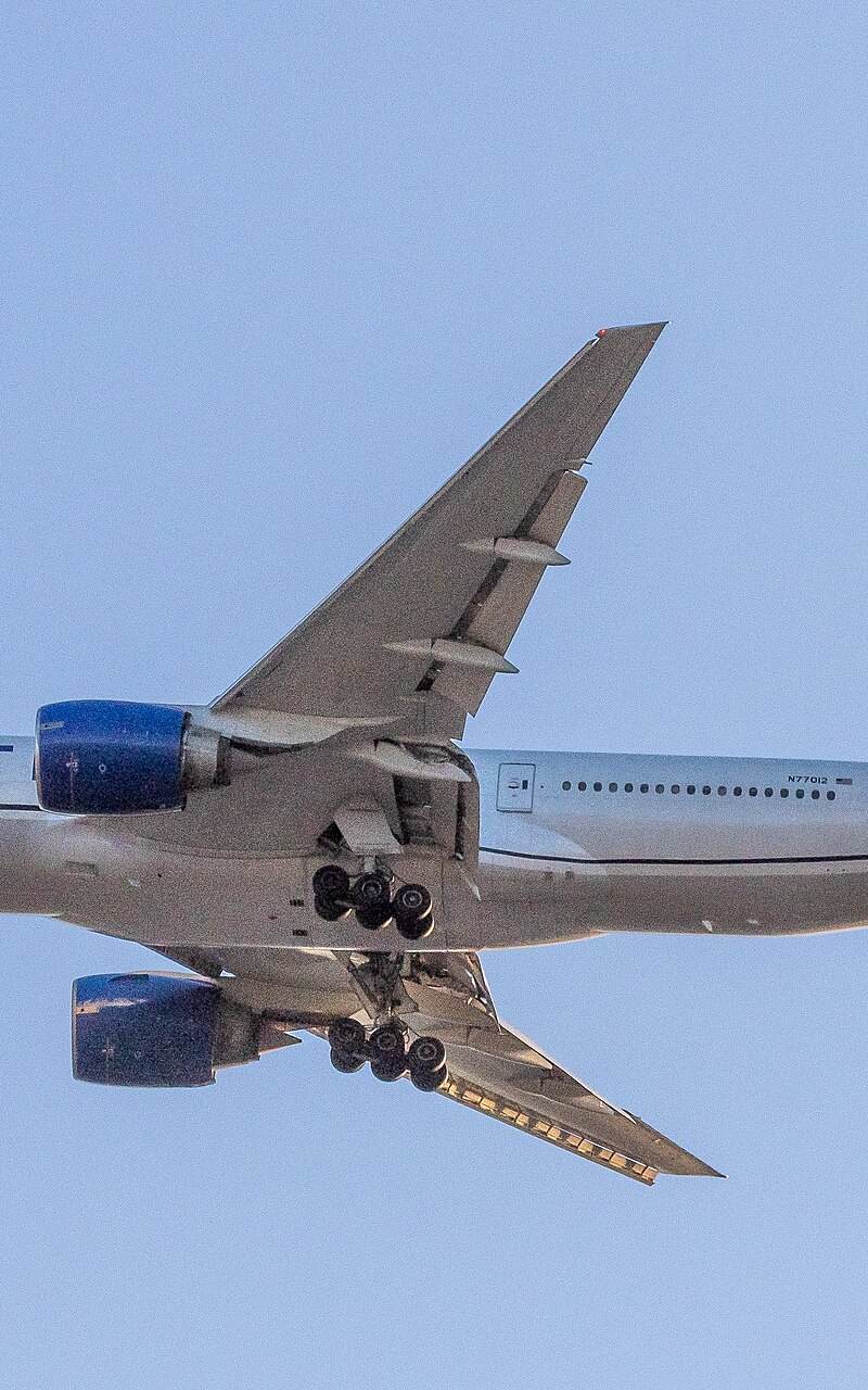 N77012 - Twin-engine aircraft