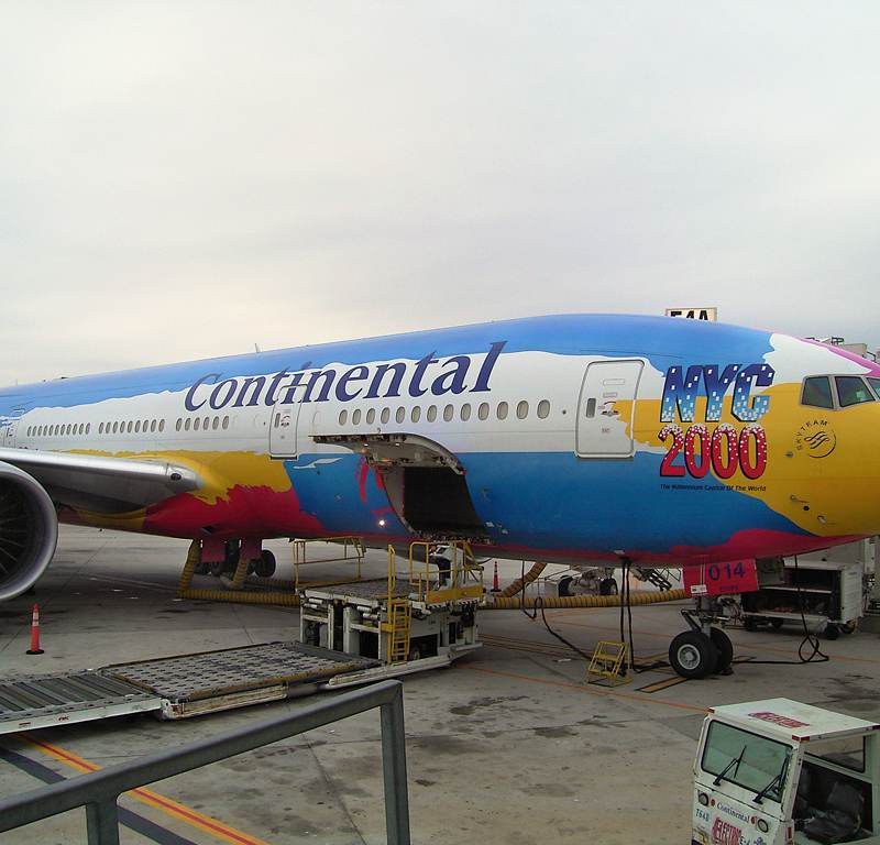 N77014 - Twin-engine aircraft