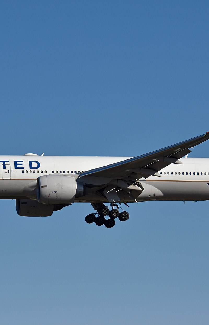 N77019 - Twin-engine aircraft