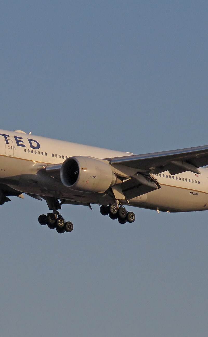 N77019 - Twin-engine aircraft