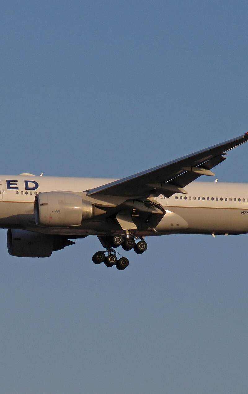 N77019 - Twin-engine aircraft