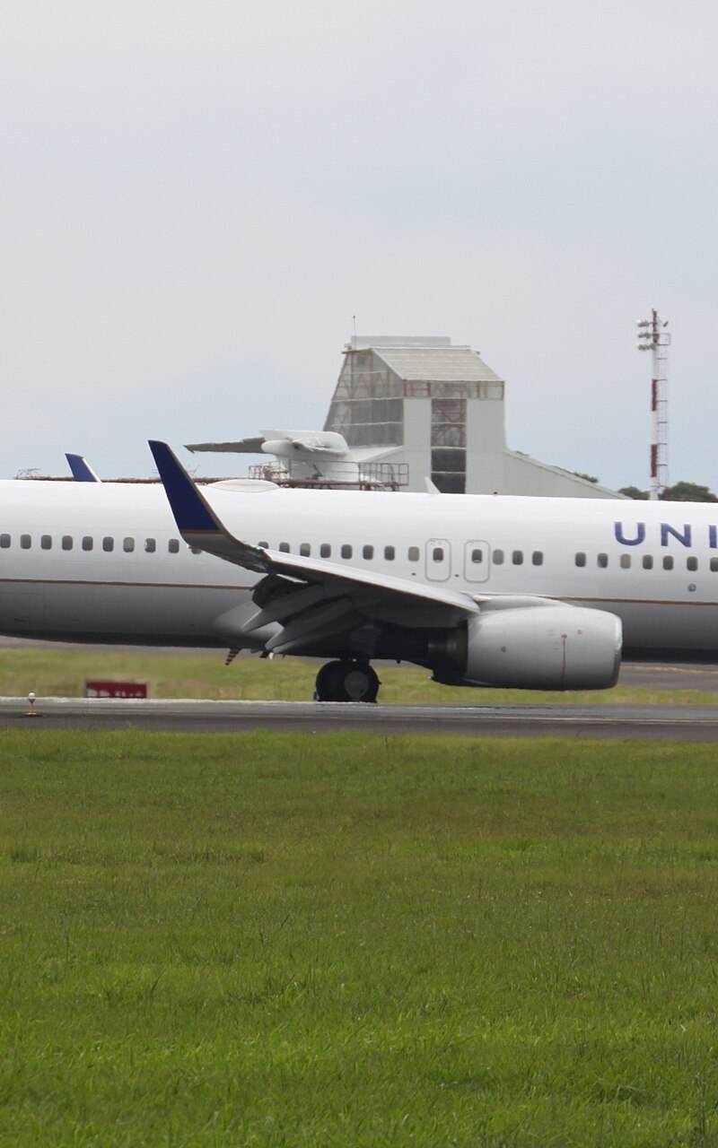 N77296 - Twin-engine aircraft