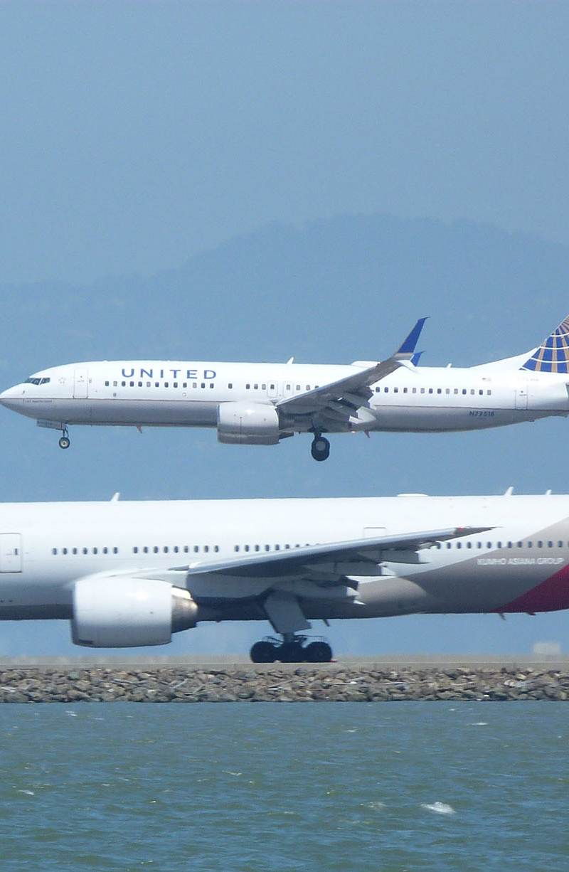 N77518 - Twin-engine aircraft