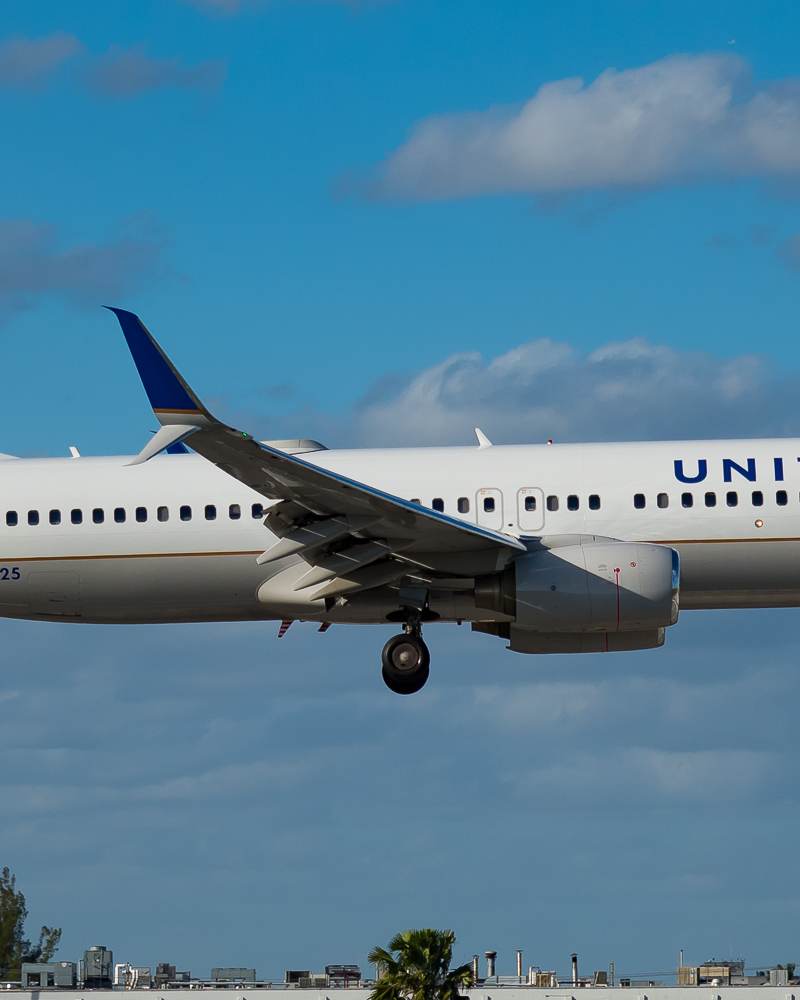 N77525 - Boeing