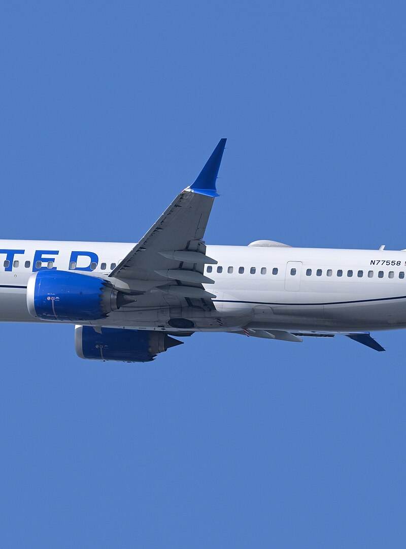 N77558 - Twin-engine aircraft