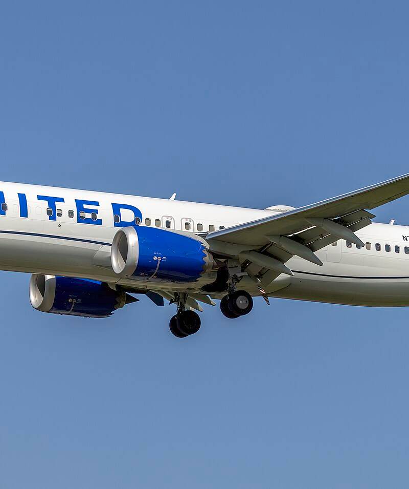 N77579 - Twin-engine aircraft