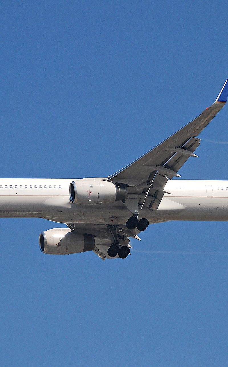 N77867 - Twin-engine aircraft