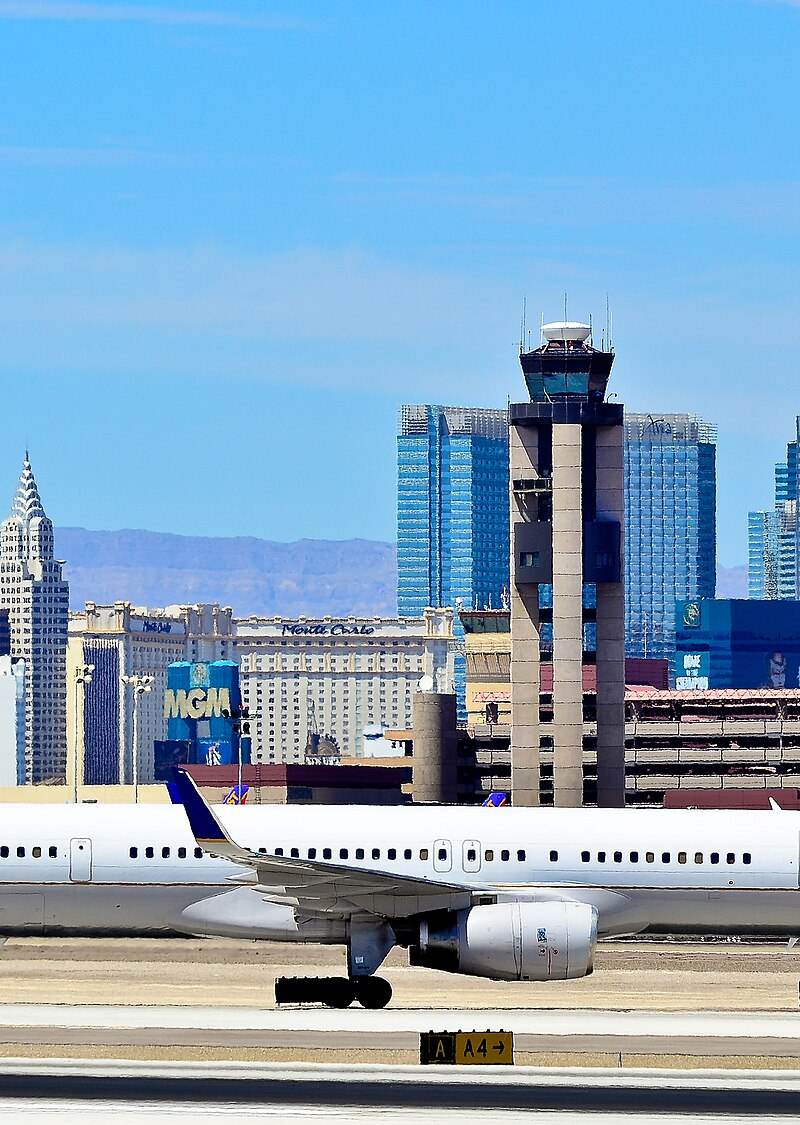 N77871 - Twin-engine aircraft