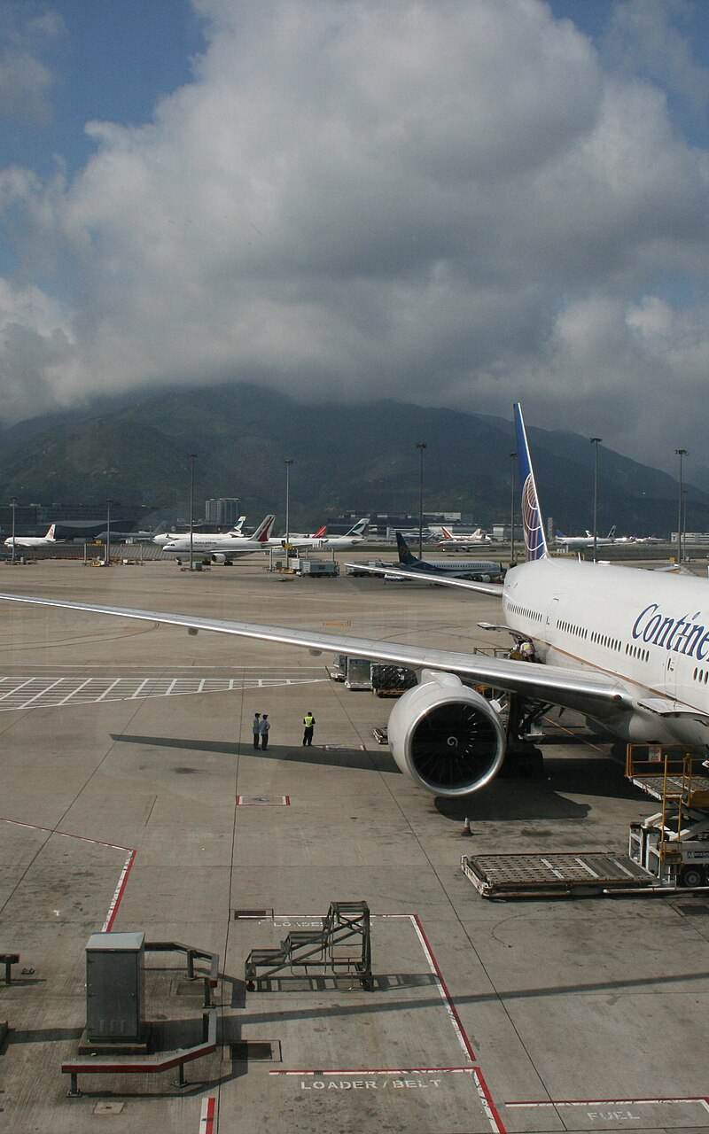 N78001 - Twin-engine aircraft
