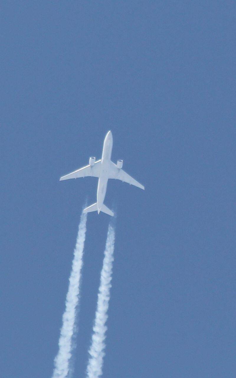 N78001 - Twin-engine aircraft