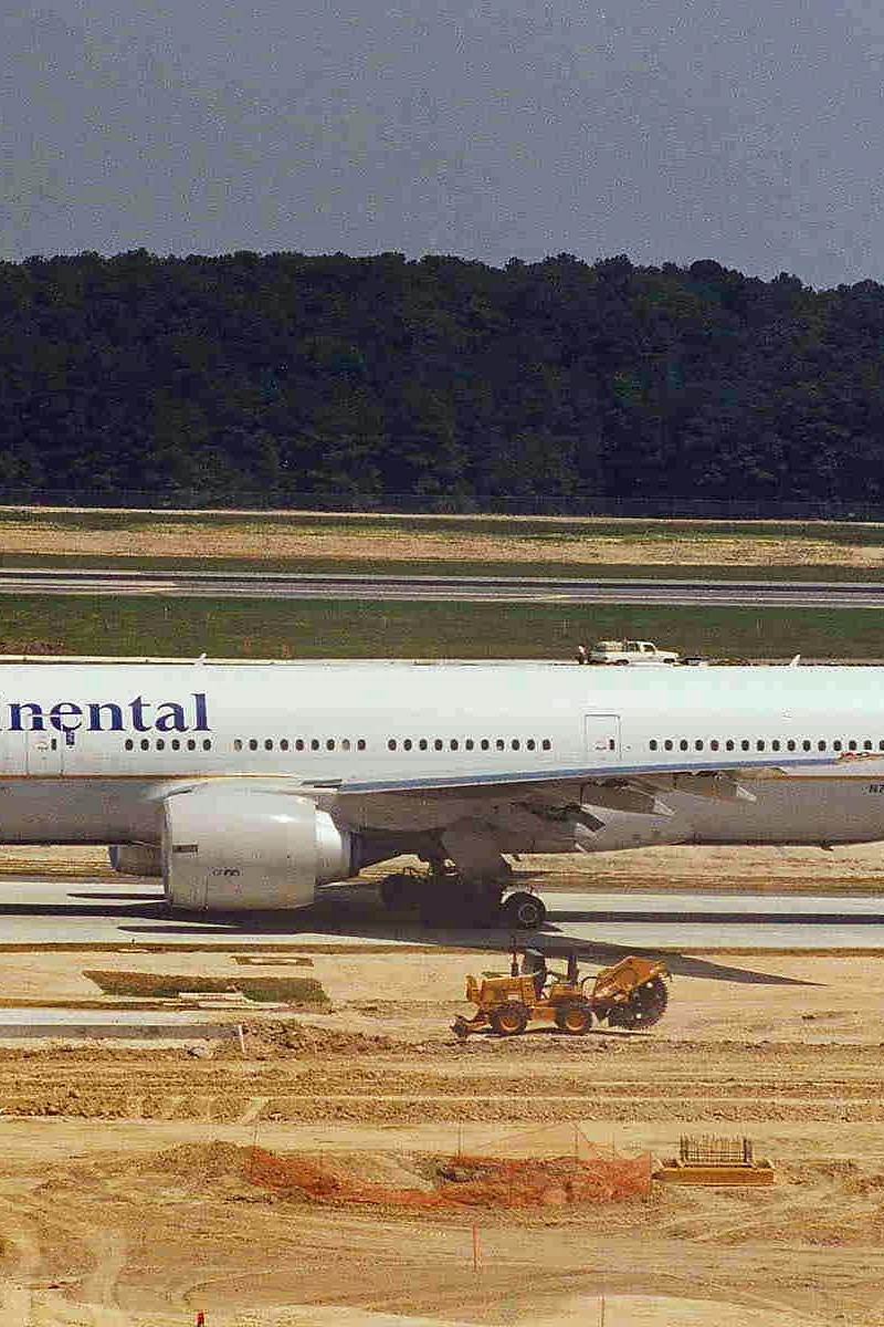 N78001 - Twin-engine aircraft