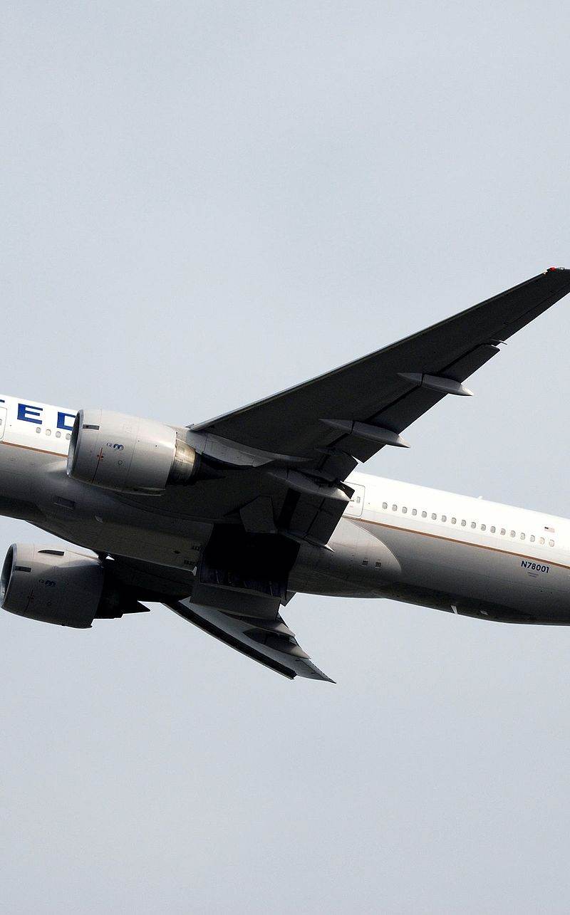 N78001 - Twin-engine aircraft