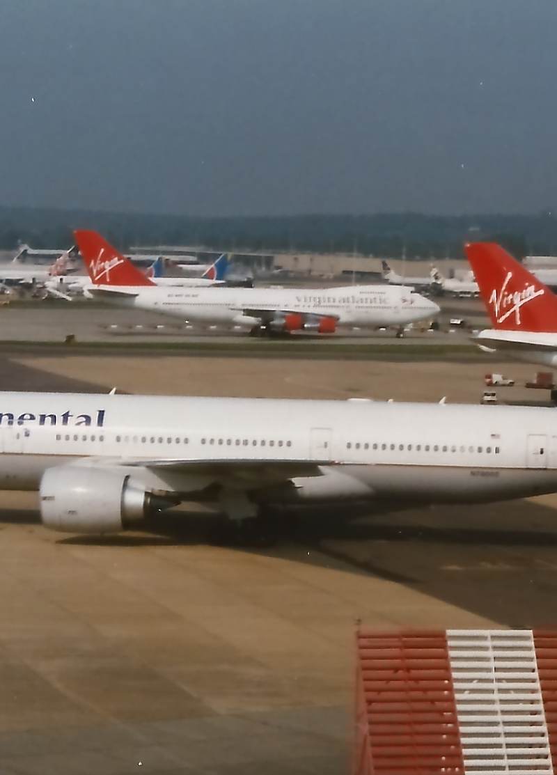N78002 - Twin-engine aircraft
