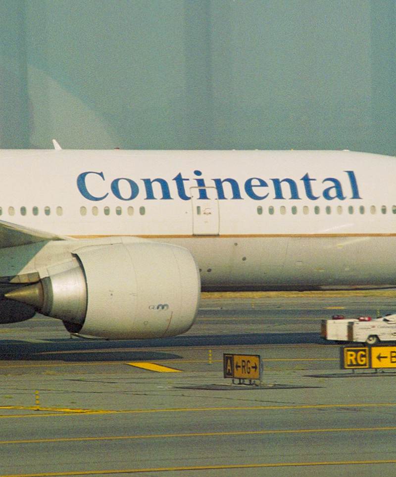 N78002 - Twin-engine aircraft