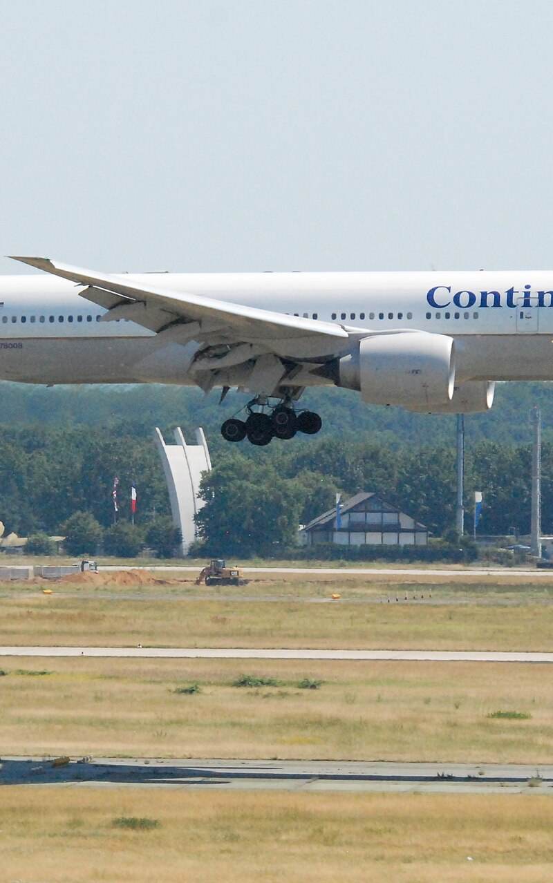 N78008 - Twin-engine aircraft
