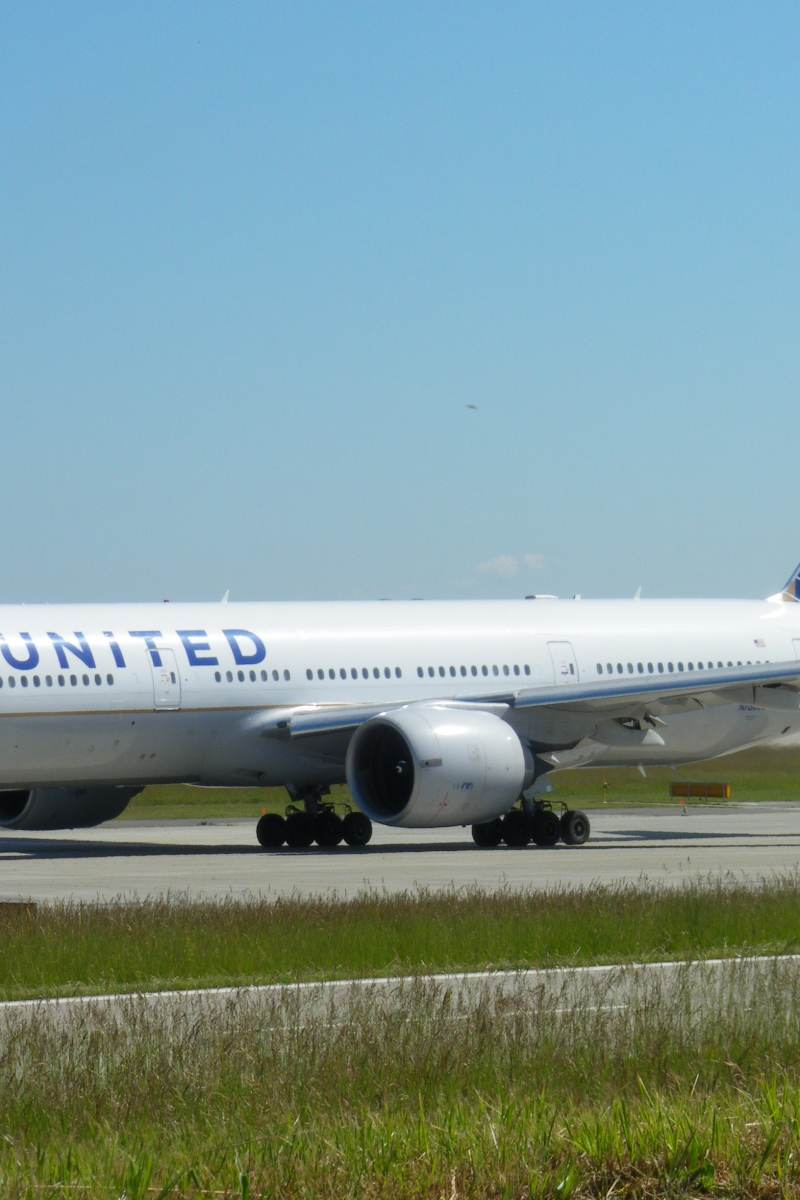 N78009 - Twin-engine aircraft