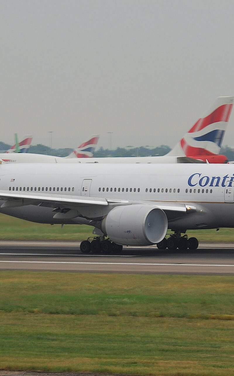 N78013 - Twin-engine aircraft