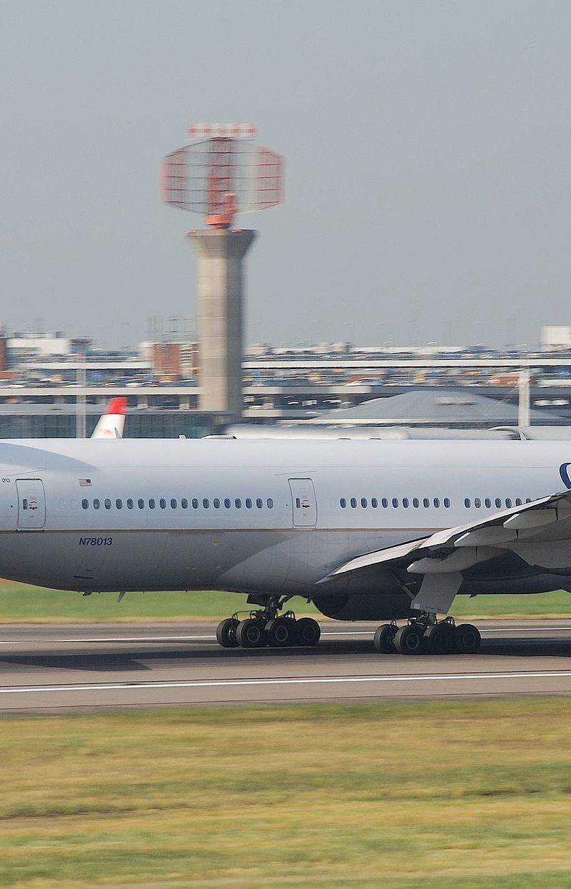N78013 - Twin-engine aircraft