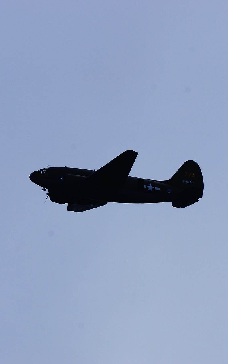  - Twin-engine aircraft