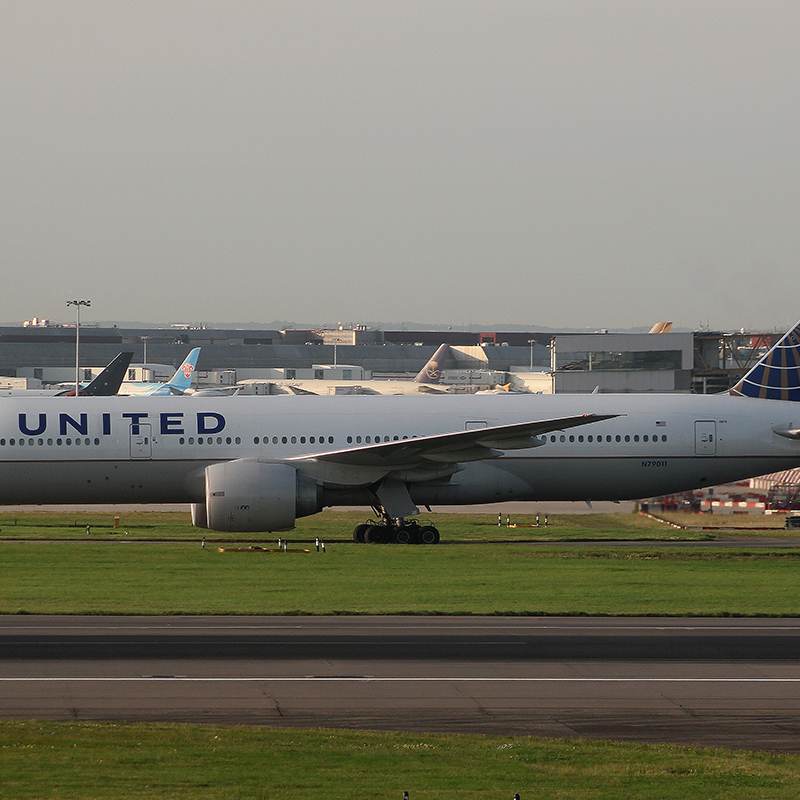 N79011 - Twin-engine aircraft
