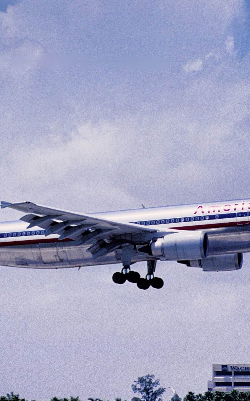 N80058 - Twin-engine aircraft