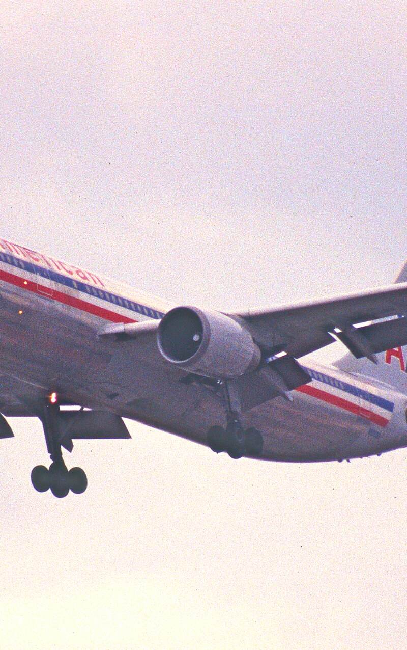 N80058 - Twin-engine aircraft