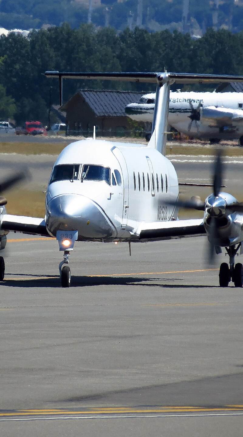 N81533 - Twin-engine aircraft