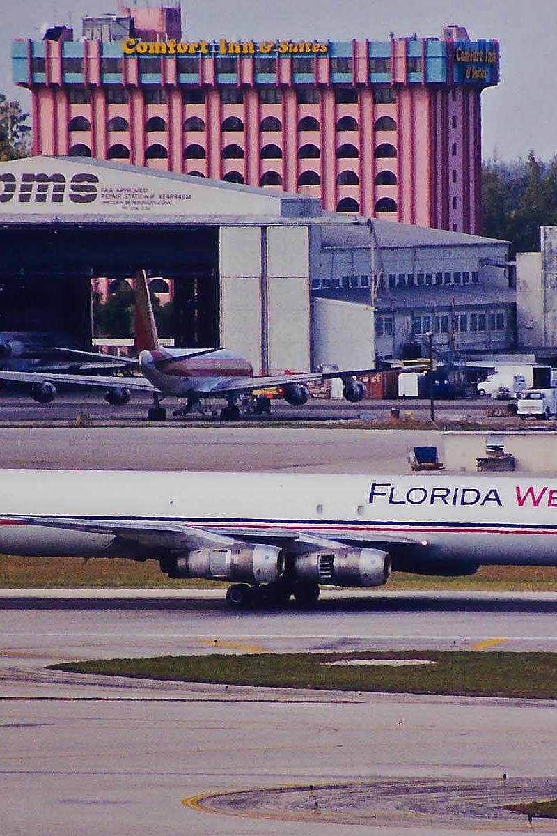 N161DB - Douglas
