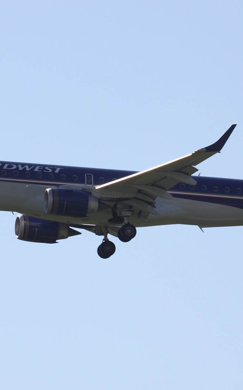 N161HL - Twin-engine aircraft